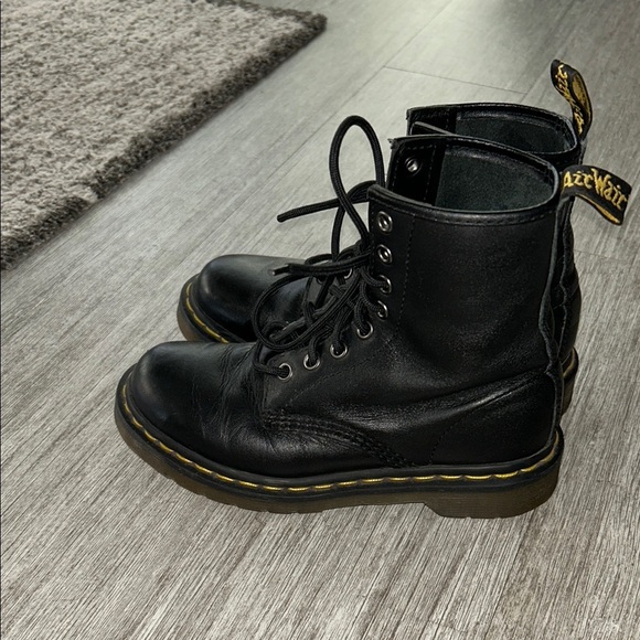 Dr. Martens 1460 women’s boots - Picture 2 of 5